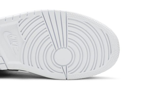 Air Jordan 1 Mid 'White Chicago' 554724-116 - Style - Image 4