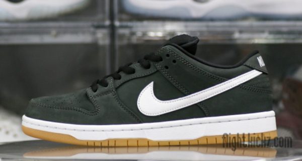 Dunk SB Black Gum 2023 Signature Footwear - Limited - Image 2