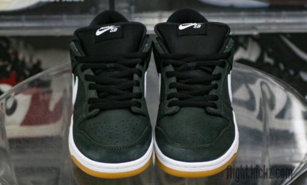 Dunk SB Black Gum 2023 Signature Footwear - Limited - Image 3