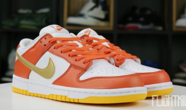 Dunk Low University Gold Classic Kicks - Style - Image 3