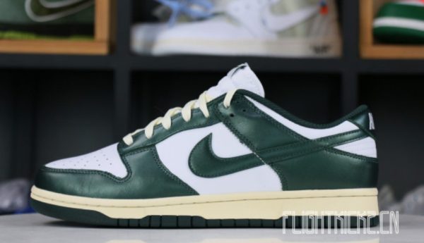 Dunk Low Vintage Green Unfading Sneaker - For Men - Image 2