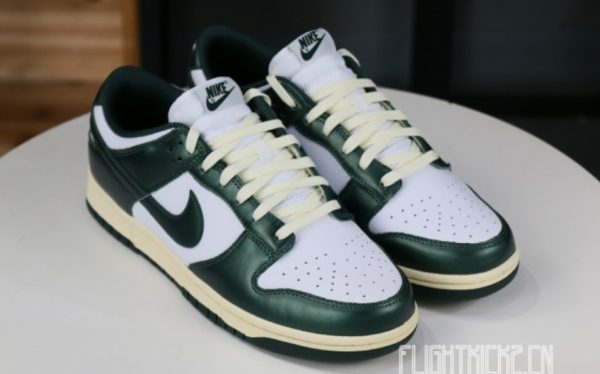 Dunk Low Vintage Green Unfading Sneaker - For Men - Image 3