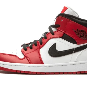 Air Jordan 1 Mid 'Chicago' 554724-173 - Style