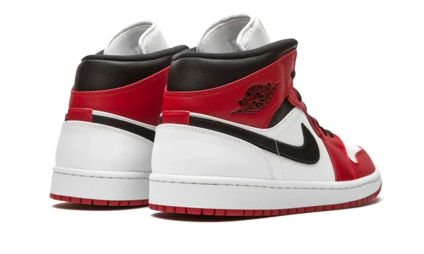 Air Jordan 1 Mid 'Chicago' 554724-173 - Style - Image 3