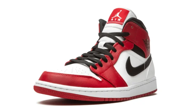 Air Jordan 1 Mid 'Chicago' 554724-173 - Style - Image 4