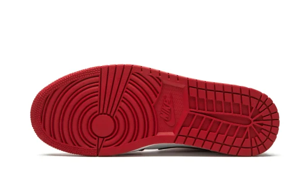 Air Jordan 1 Mid 'Chicago' 554724-173 - Style - Image 5